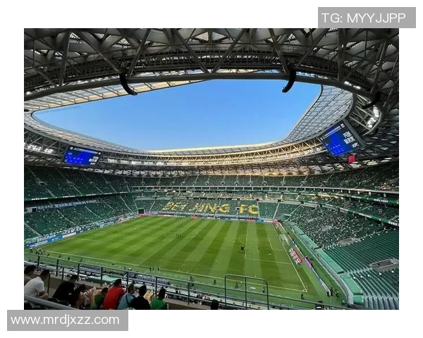 18号足球球星闪耀绿茵场带领球队再创辉煌传奇时刻