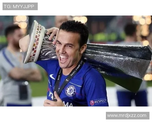 佩德罗在足球界的辉煌历程与成就解析 他的速度技术与冠军荣耀